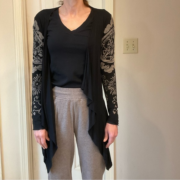 XXI Wrap Blouse / Jacket, Soft Knit Stretch, Black and Slate Design, Size Small - Picture 12 of 13